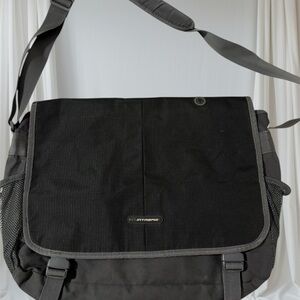 Intrepid Black Messenger Bag – Fits Standard Laptop